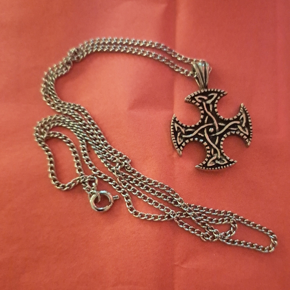 Awesome Silver Tone Celtic Cross Knot Pendant Necklace 😍 - Picture 1 of 4